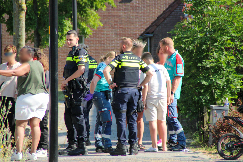 Jongen op fiets geschept op de Frieslandlaan