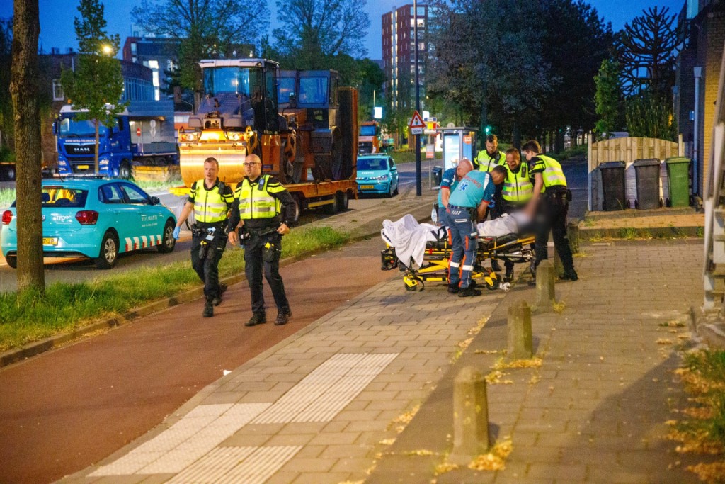Scooterrijder hard onderuit bij politieachtervolging