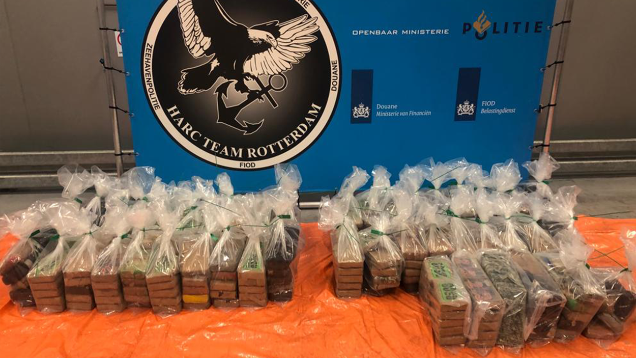 Politie en Douane ontdekken 1822 kilo cocaïne in vrachtwagen