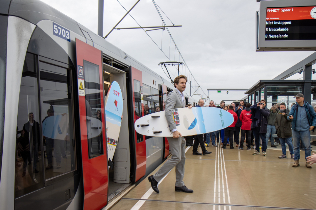 Metro rijdt na 6 jaar eindelijk naar zee