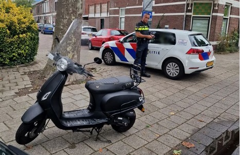 Wijkagenten ontdekken gestolen scooter