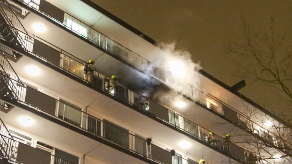 Flinke brand in flat op Bart Verhallenplein