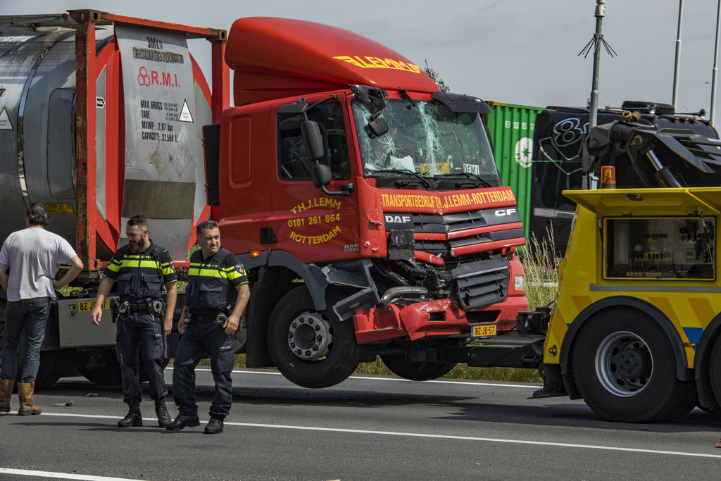 Gewonde Bij Botsing Tussen Twee Vrachtwagens | Schiedam24