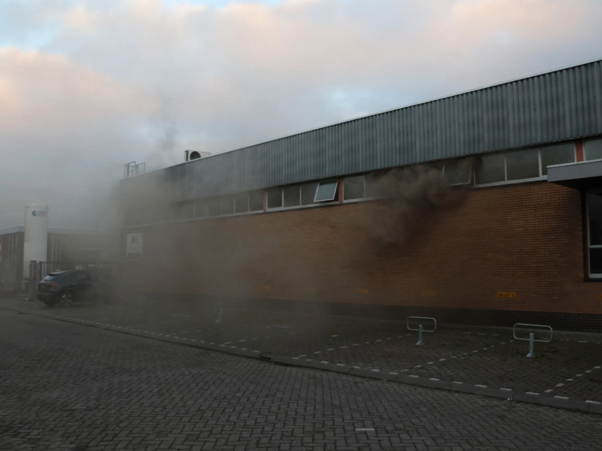 Grote brand in bedrijfspand