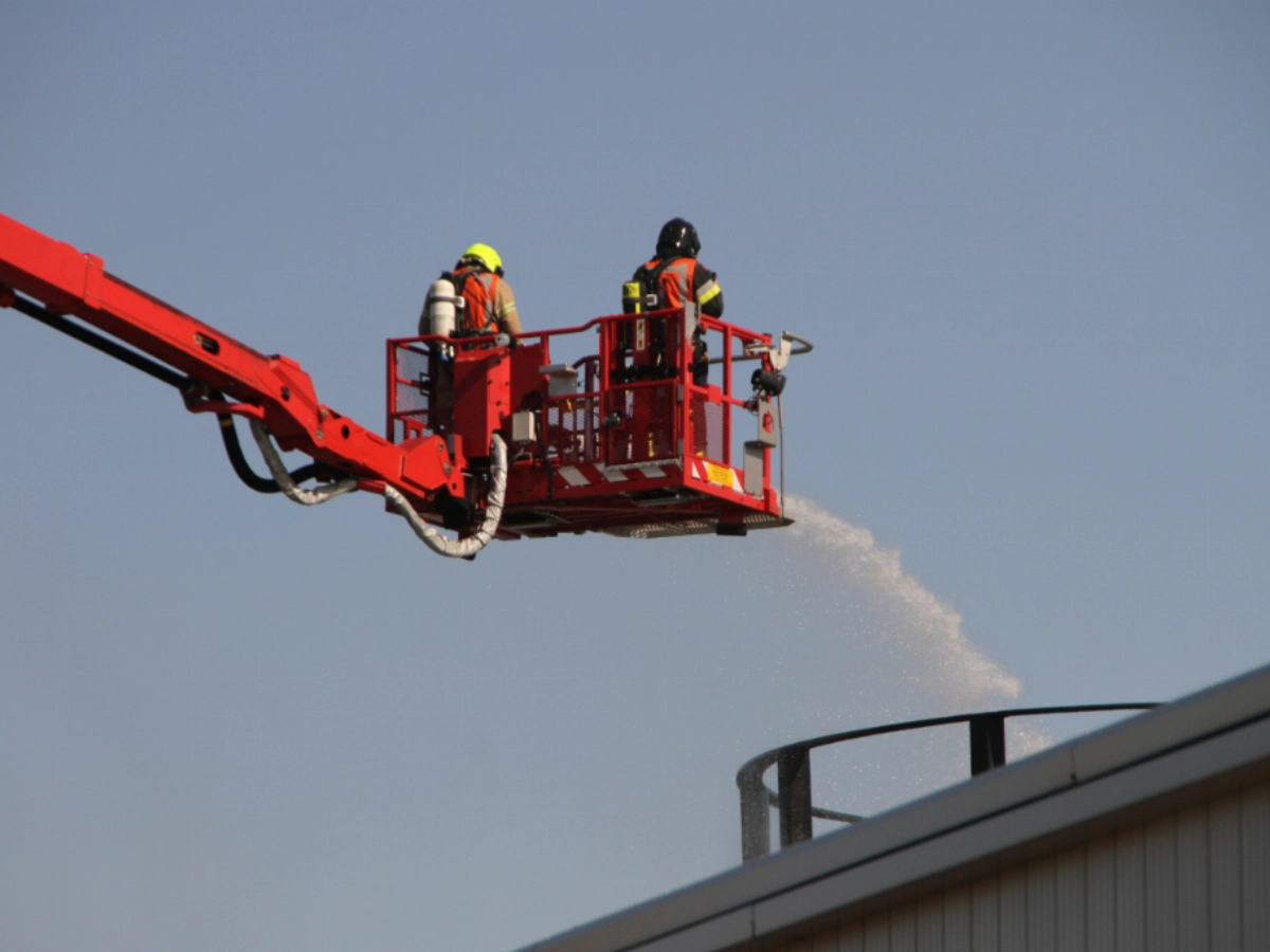 Forse brand bij Damen op Pernis