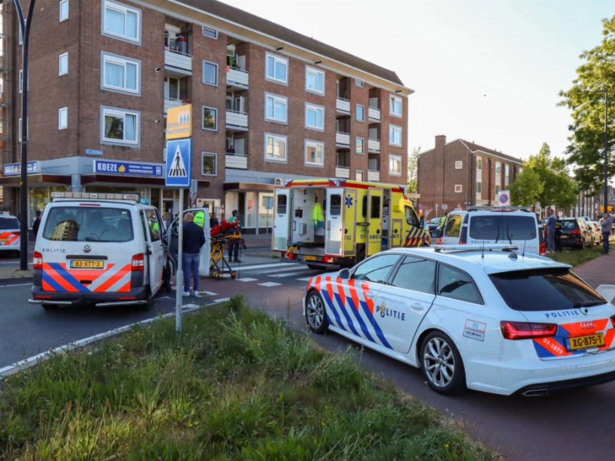 Update: voetganger geschept door een auto.. #Maassluis