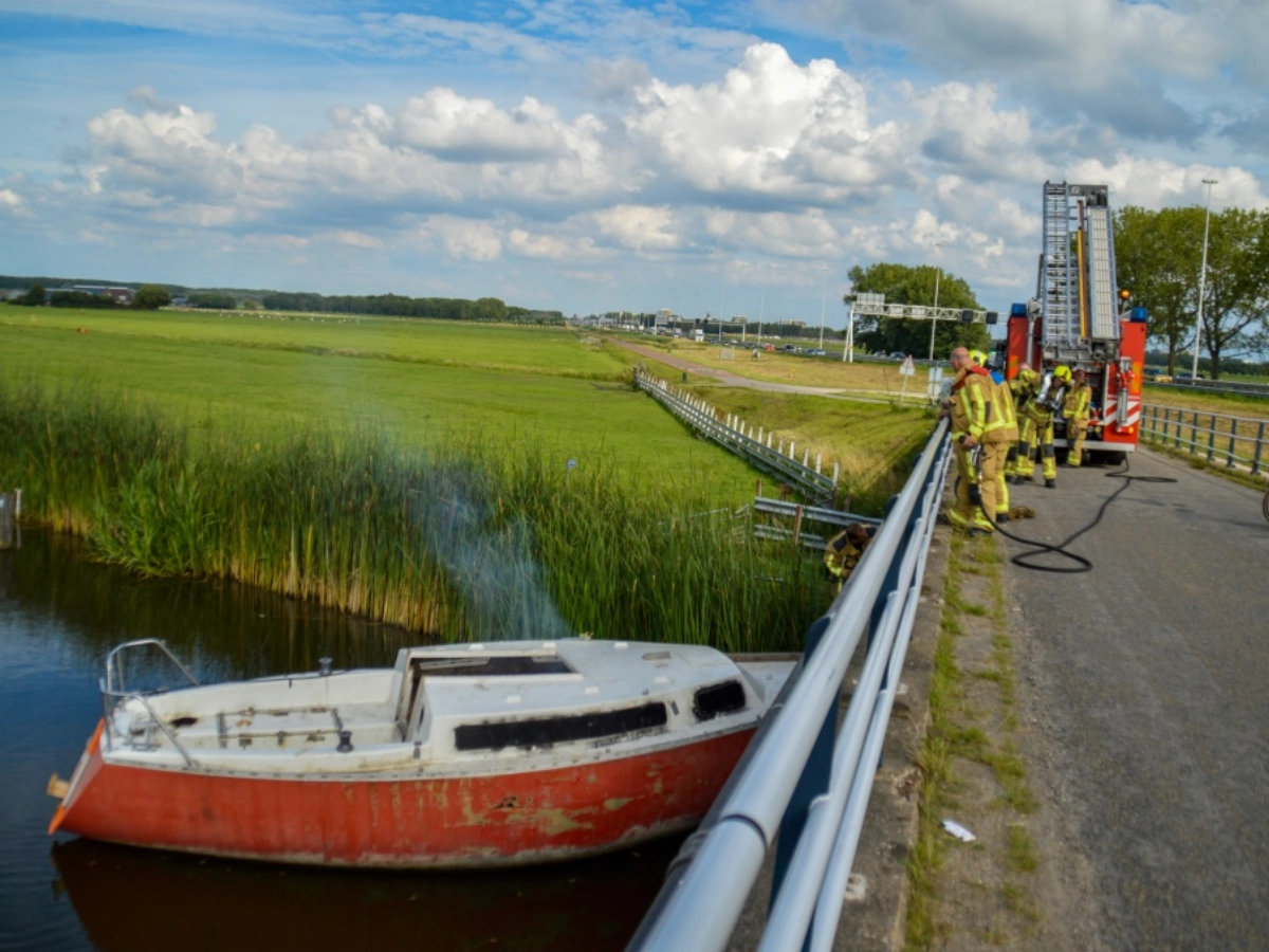 Brand op boot Boonervliet #maassluis #Maassland.