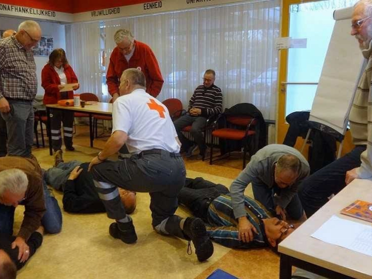 EHBO/AEDcursussen bij het Rode Kruis Maassluis24