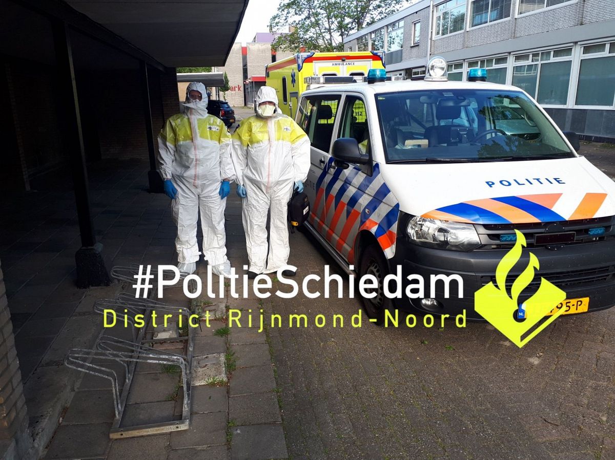 Schiedam24 • Politie 'in Het Pak' Om Te Reanimeren • #Schiedam. - Oozo.nl