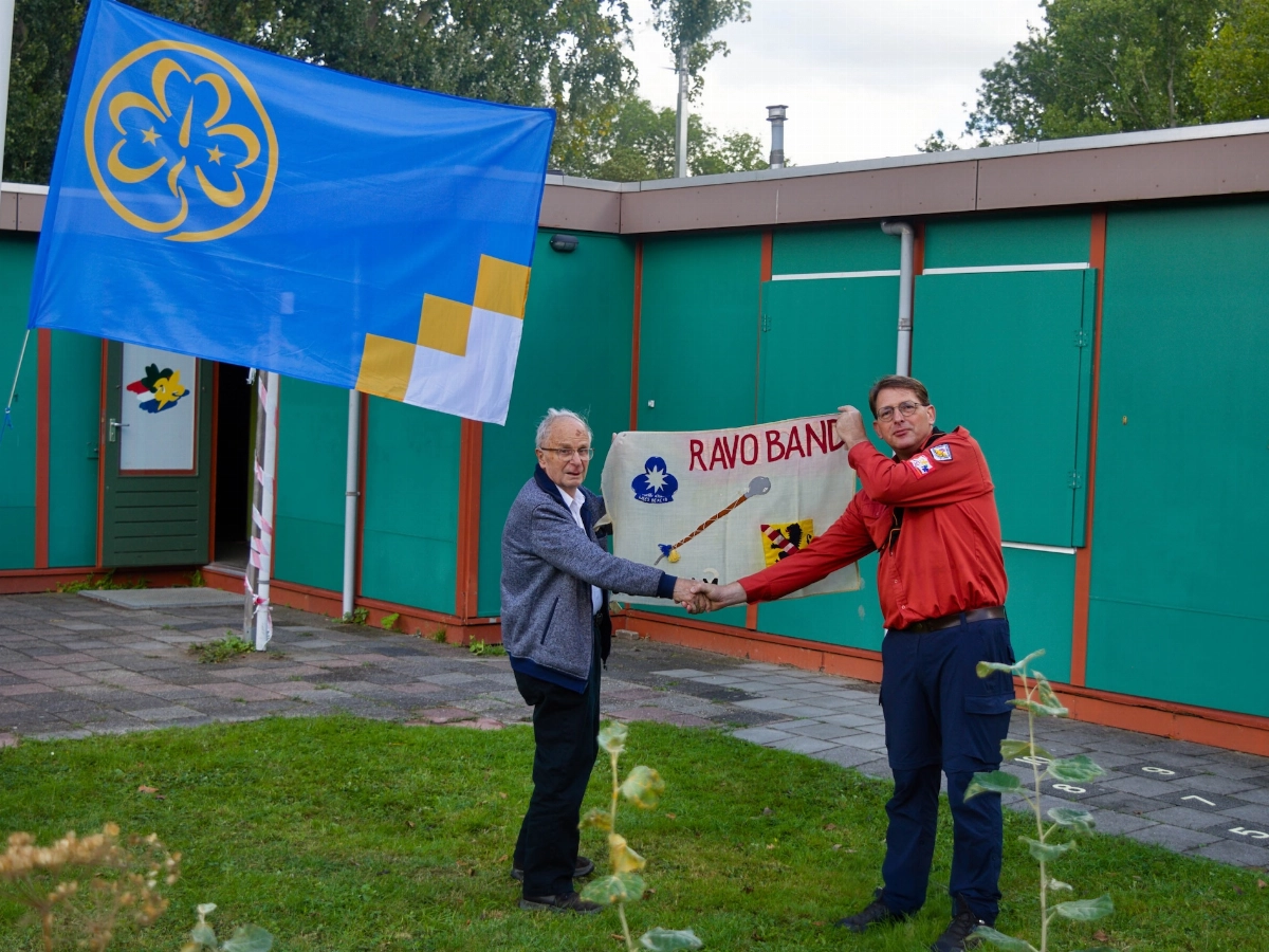 Vaandel Scouting krijgt historisch vaandel terug - Schiedam24