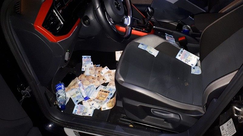 Kloppen Wat dan ook stap Auto Fransen puilt uit van het geld | Vlaardingen24