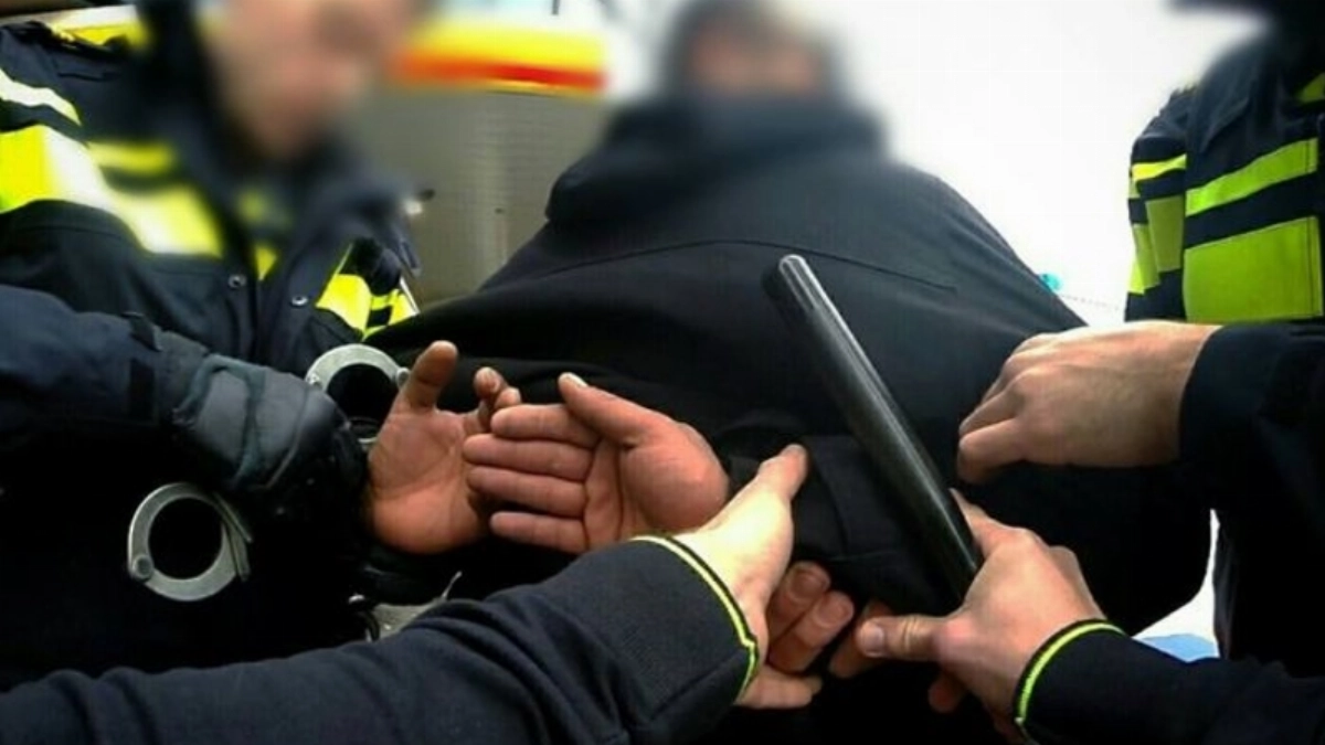 Agent gewond door agressieve man - in Oranjepark.