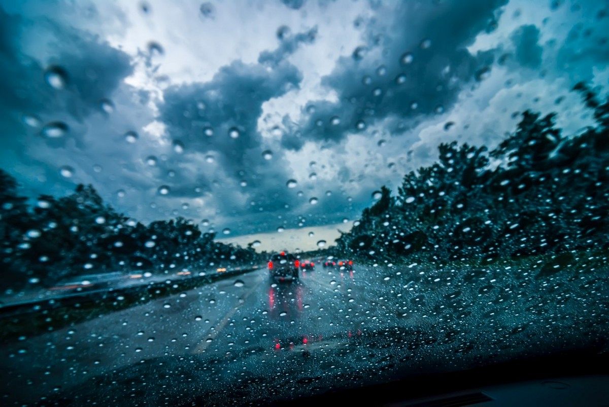  Lichte  regen  gladde weg Vlaardingen24