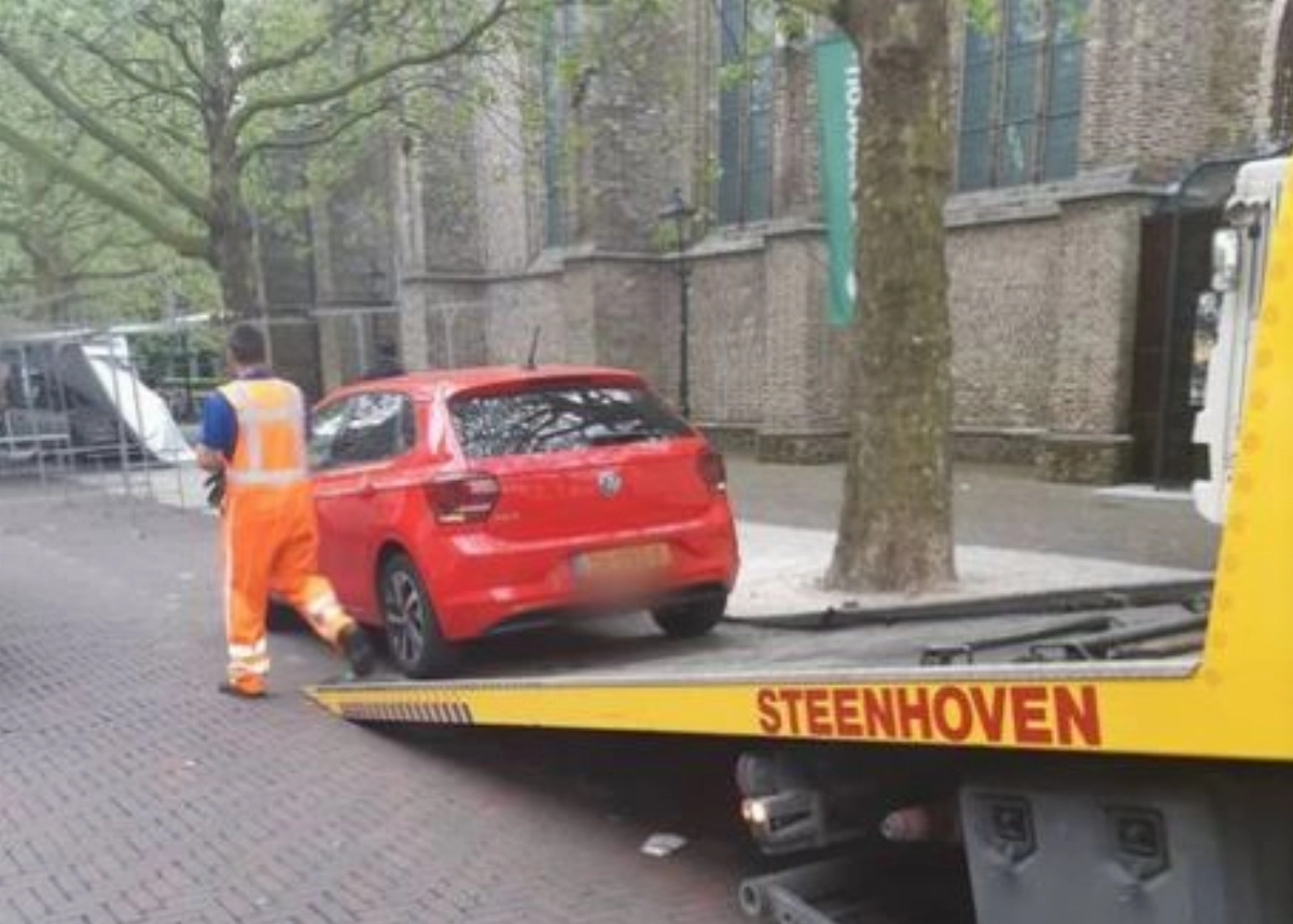 Schiedam24 • Van 'bad trip' naar 'foutparkeerders weekmarkt' naar aanrijding • #Schiedam.