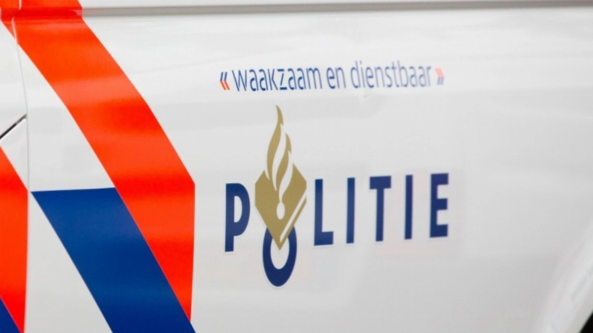 De sloot in rijden is nooit handig maar al helemaal niet als je liever geen aandacht hebt van de politie.