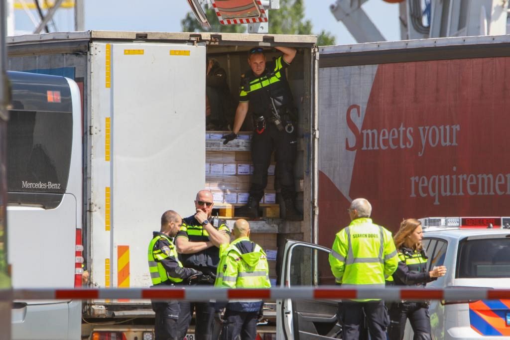 34 illegalen in vrachtwagen op DFDS-terrein