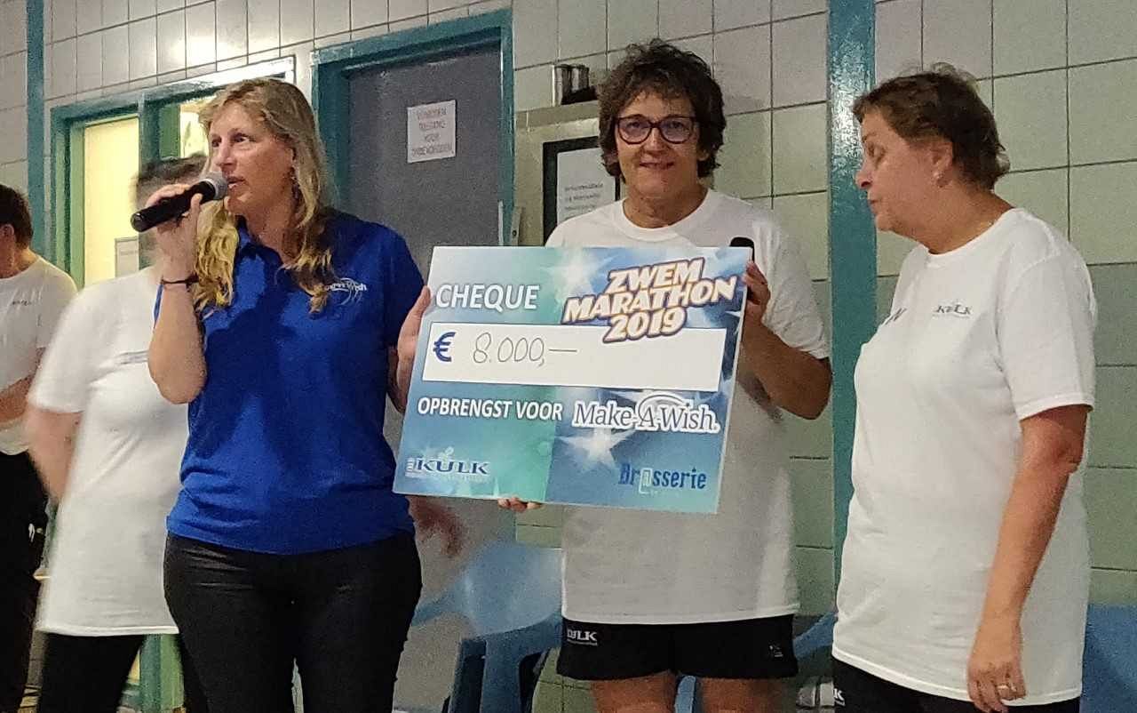 Zwemmarathon de Kulk haalt € 8.000 op voor Make a Wish