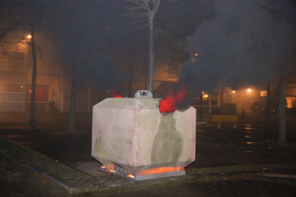Bovengrondse container in brand