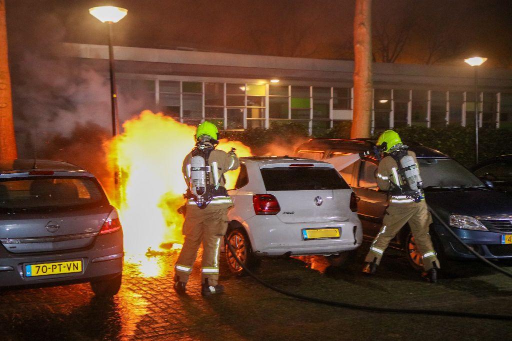 Autobrand Zwaluwenlaan: brandstichting niet uitgesloten