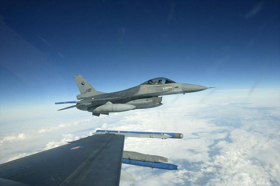 F-16's boven Vlaardingen