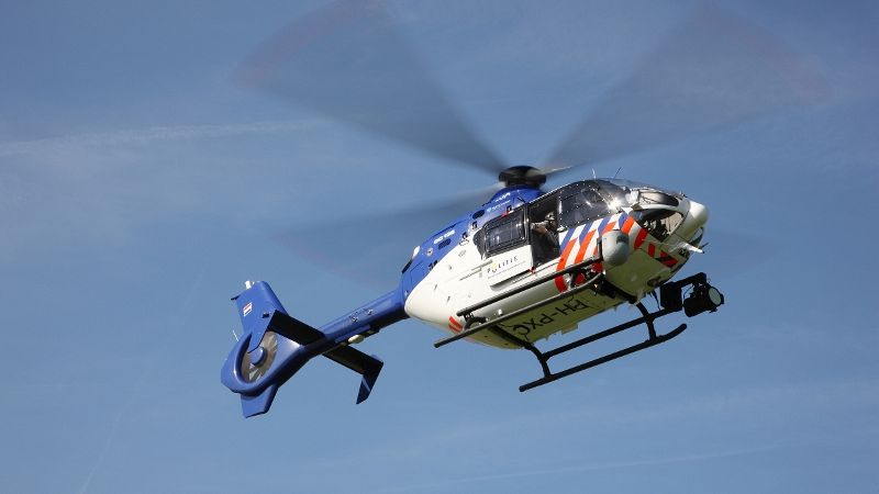 Politiehelikopter in de lucht wegens oprollen illegale gokhal
