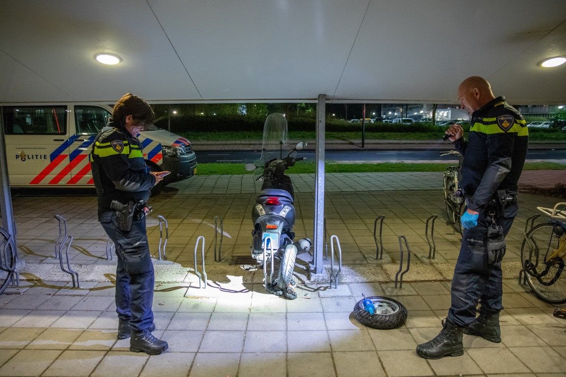 Politie jaagt op scooterdief