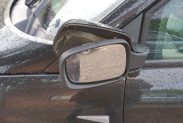 Autospiegels gesloopt op de Melis Stokelaan