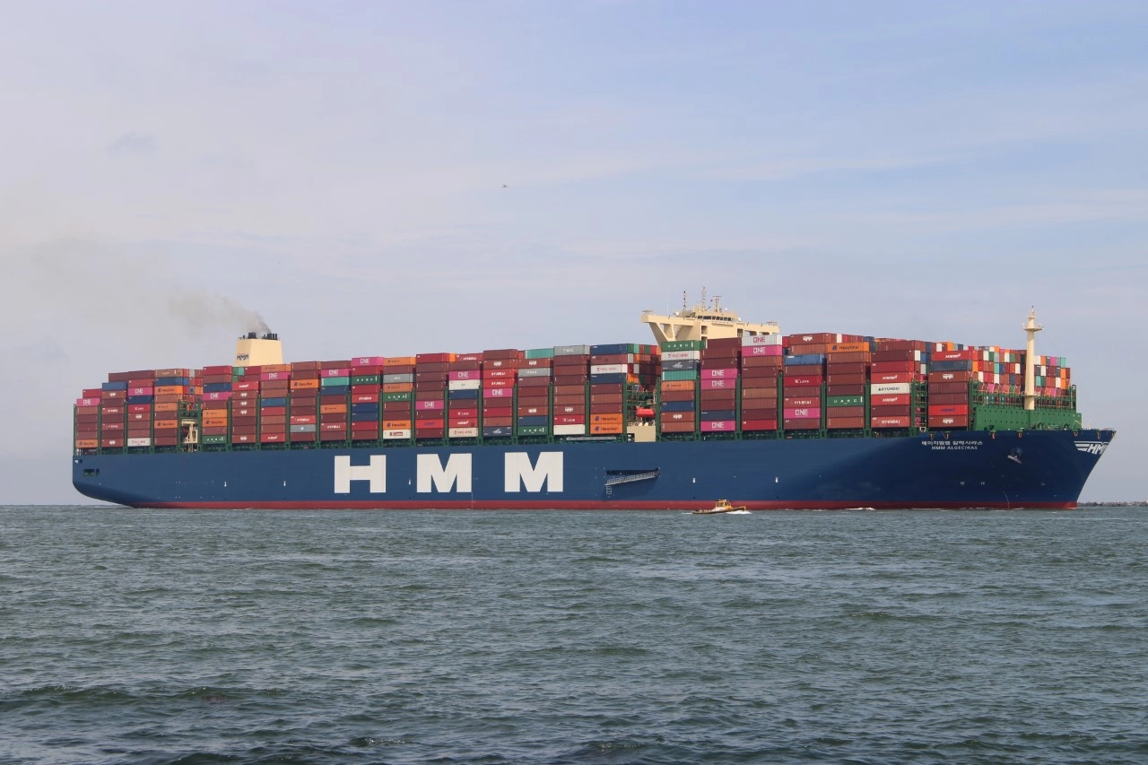 Recordschip Algeciras in Rotterdam