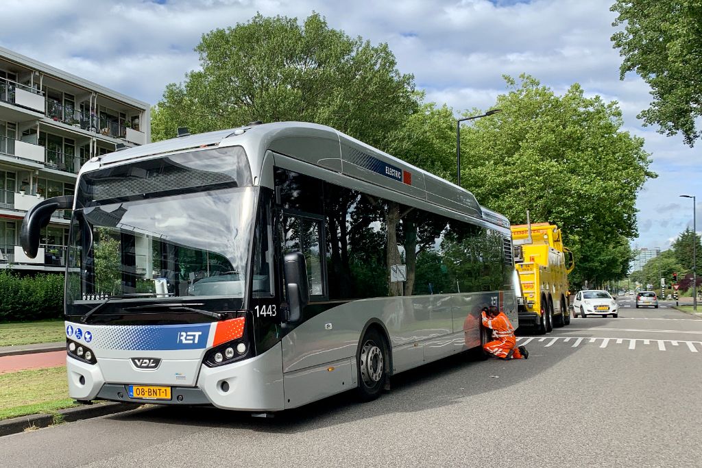 Bus met panne op de Dillenburgsingel