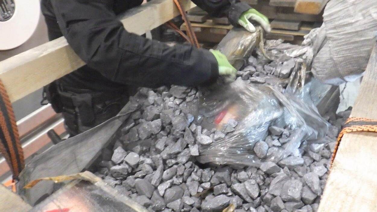 Douane en politie vinden 410 kilo cocaïne in container