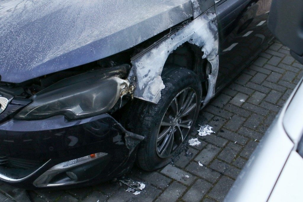 Auto ernstig beschadigd na brandstichting