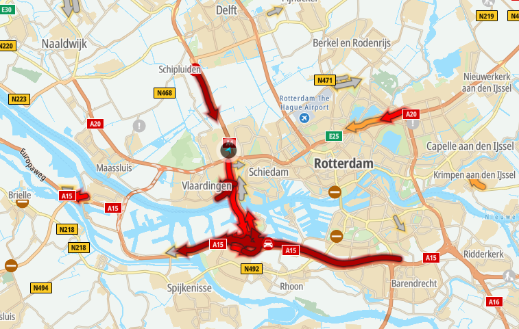 Vrachtwagen met pech voor Beneluxtunnel, tunnelbuis dicht