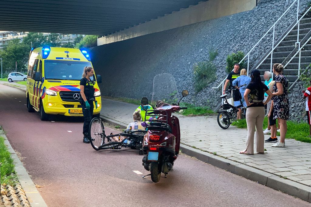 Twee fietsers gewond bij aanrijding op grens Vlaardingen en Schiedam