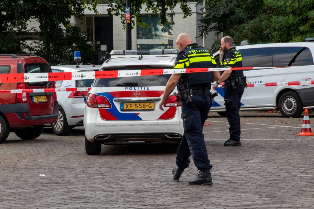 Politie schiet man in been op Maasboulevard