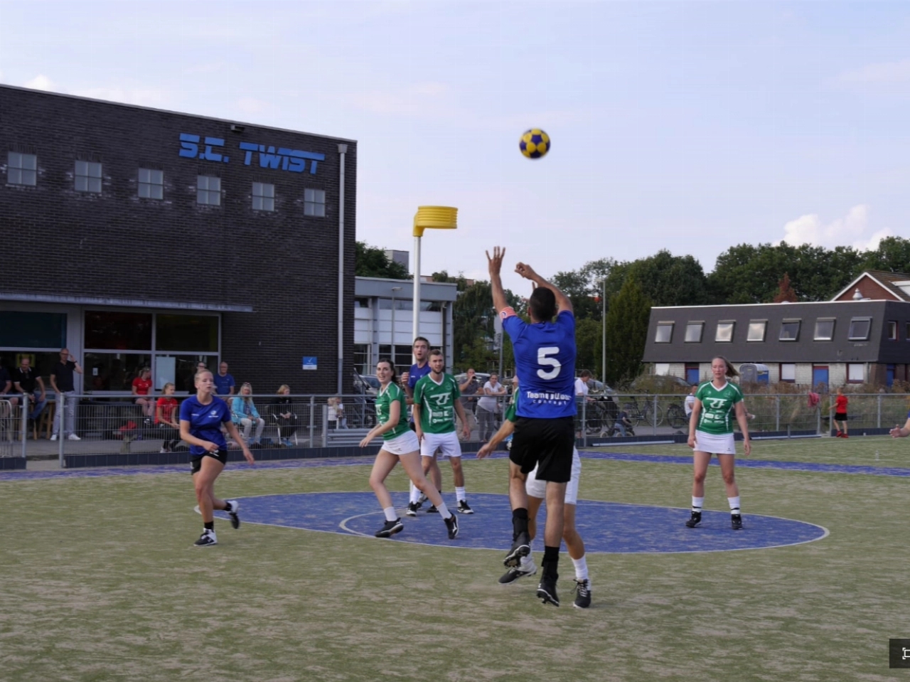 Korfballers Twist overrompelen Rapid uit Haarlem