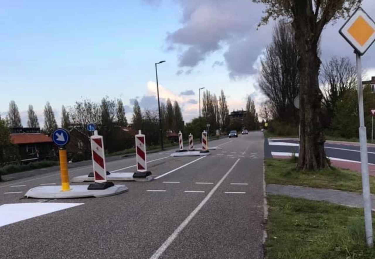 Hulp gevraagd na aanrijding Westlandseweg