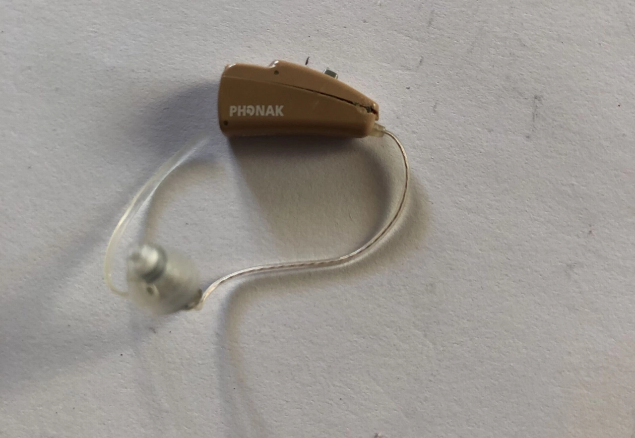 Wie mist er een gehoorapparaat?