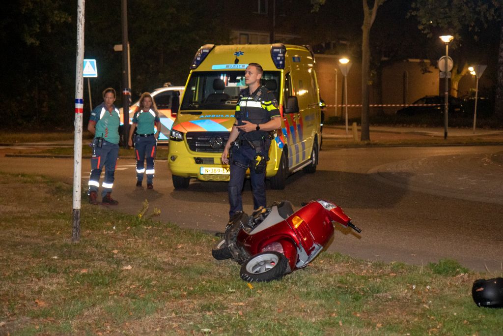 Scooterrijder ernstig gewond bij ongeval op Holysingel