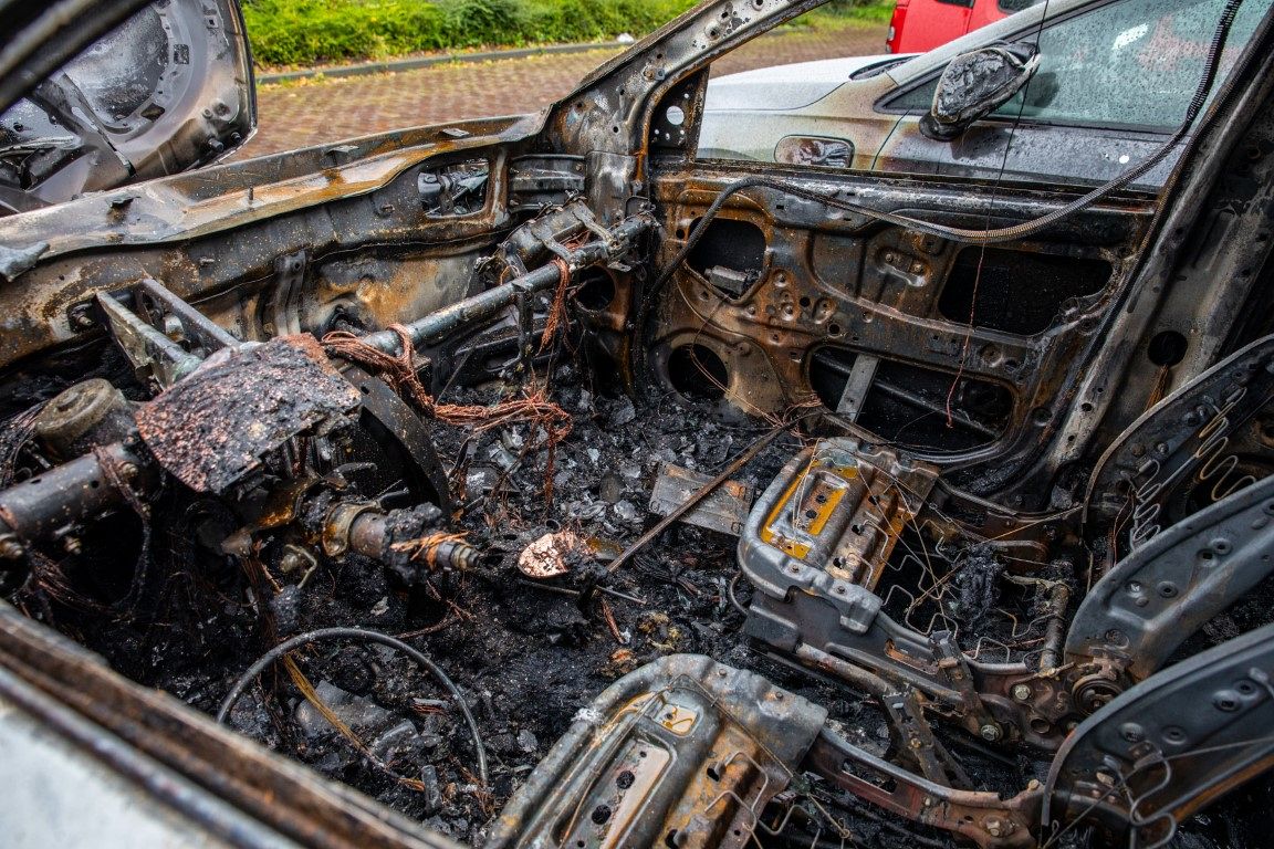 Auto aan Kruidenpad volledig uitgebrand