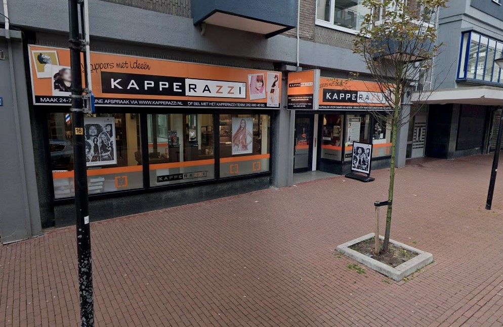 Kapperazzi kapt met knippen in Vlaardingen