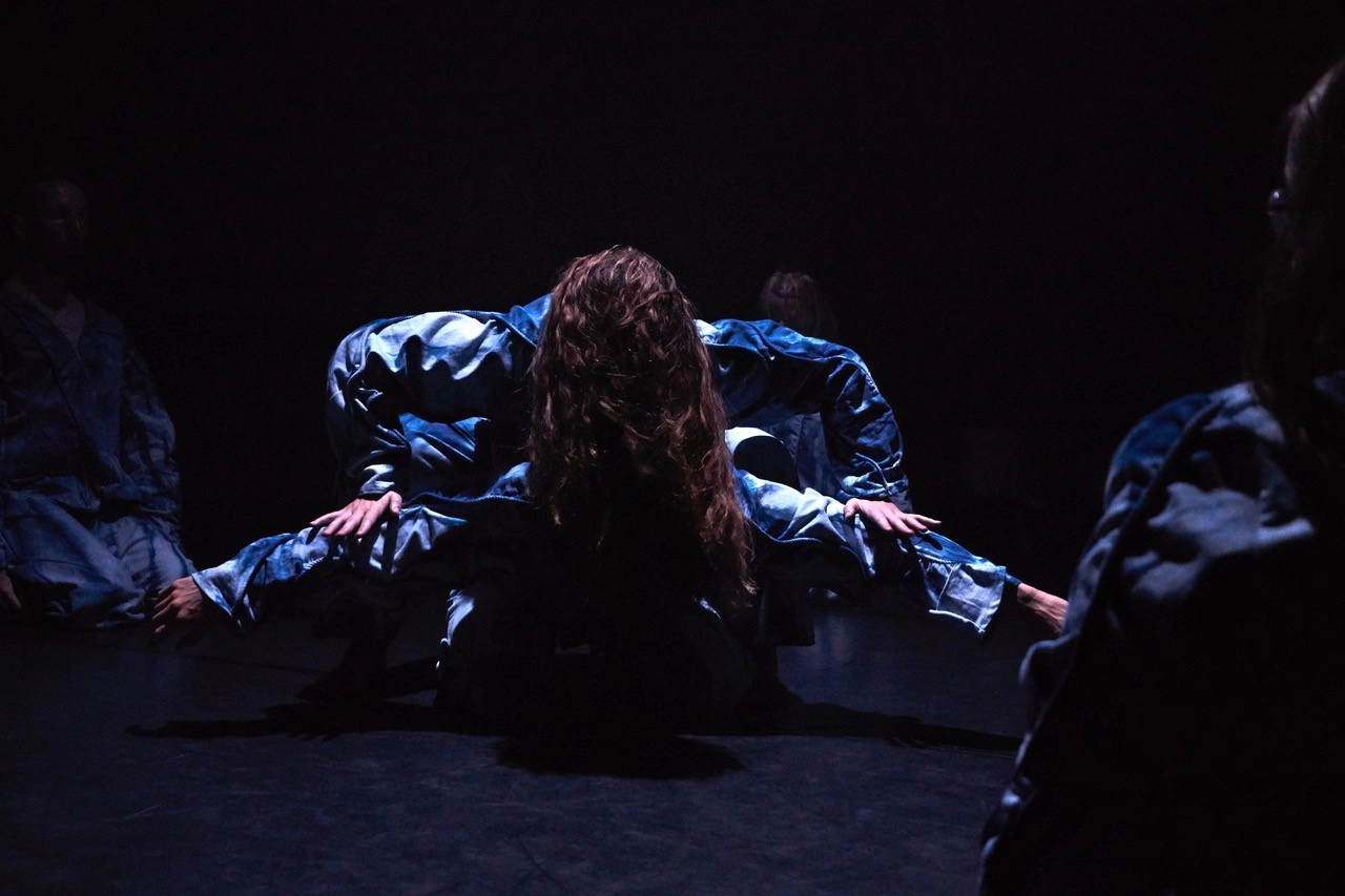 Dansers met en zonder een beperking voeren je mee naar een andere wereld