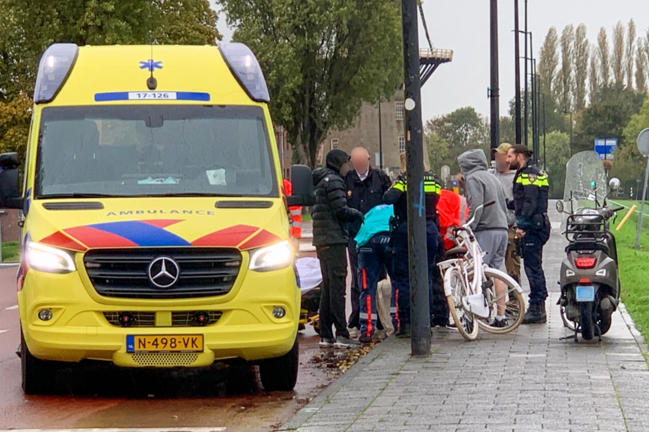 Aanrijding scooter en fiets op Westlandseweg