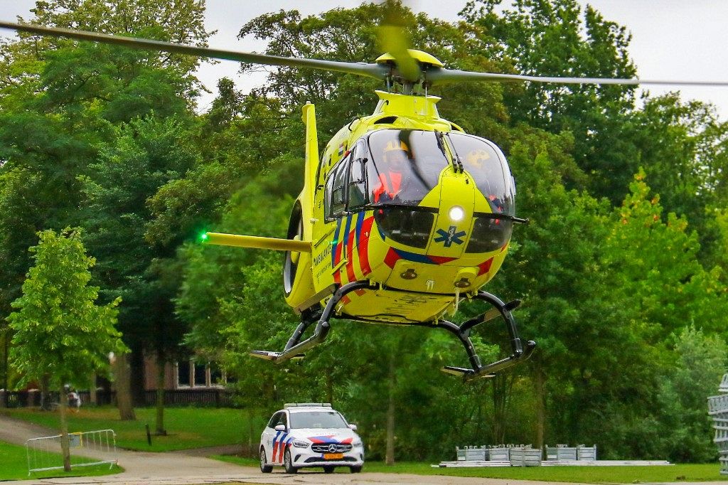 Traumahelikopter landt in het Oranjepark