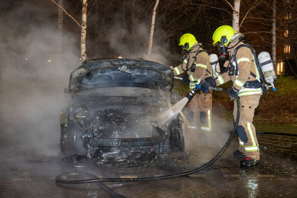 Auto volledig uitgebrand aan de Wenenweg