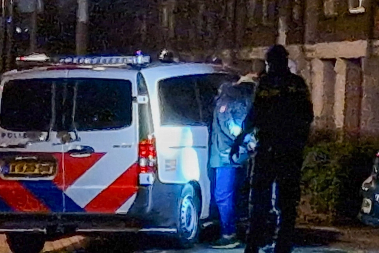 Burgemeester sluit twee woningen aan de Geert Grotelaan