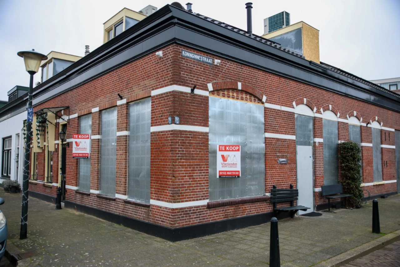 Bedrijfspand Vlaardingse loodgieter te koop