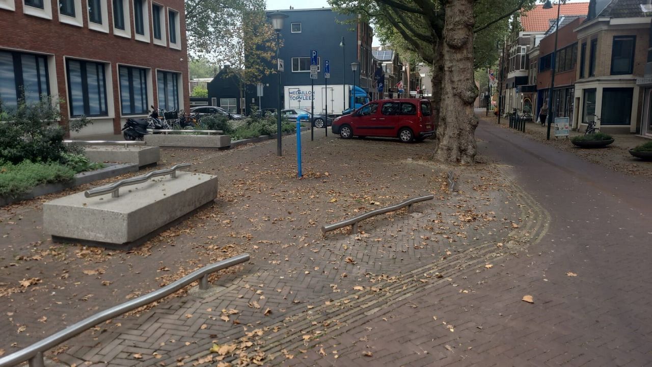Twee extra Stop & Shop parkeerplaatsen in de Waalstraat