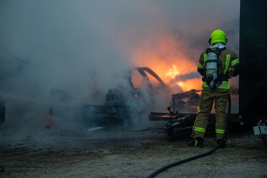Auto's en bootje uitgebrand in Vlaardingen