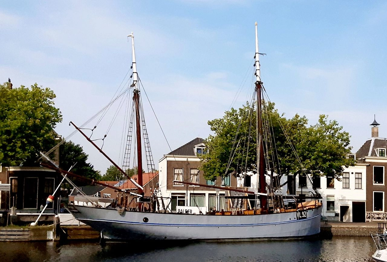 Architectonische Juweeltjes van Vlaardingen: Gefotografeerd met Nieuwe Technologie