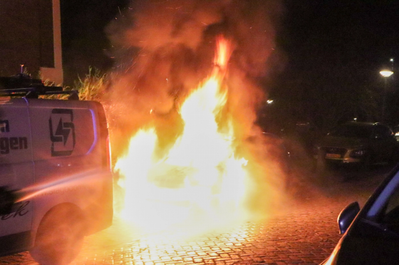 Auto uitgebrand in Vlaardingen